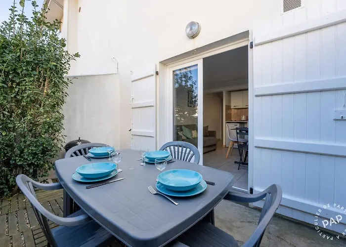 Entre Plages Et Port *